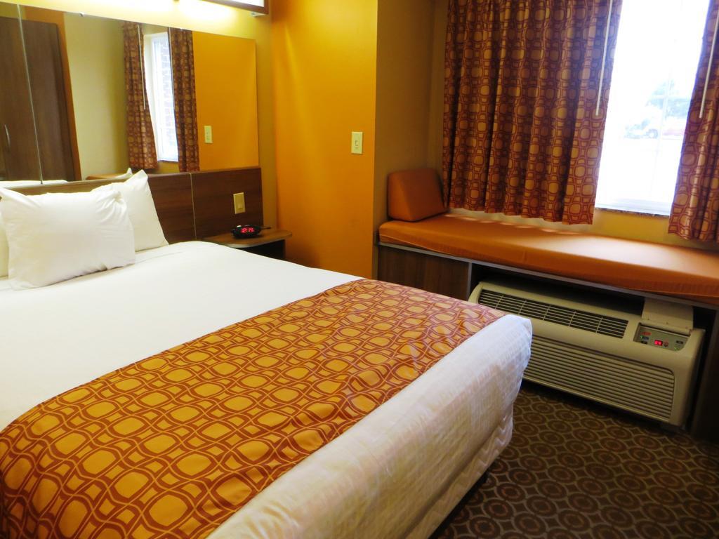 Microtel By Wyndham South Bend Notre Dame University Room photo