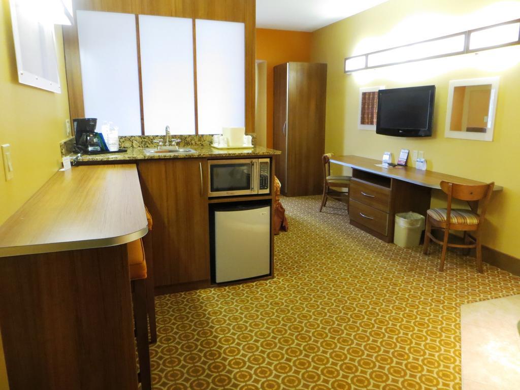 Microtel By Wyndham South Bend Notre Dame University Room photo