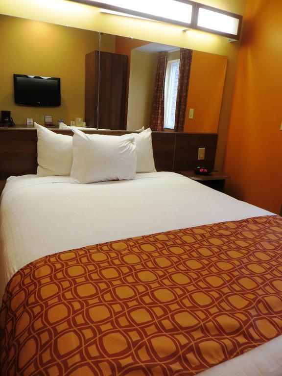 Microtel By Wyndham South Bend Notre Dame University Room photo