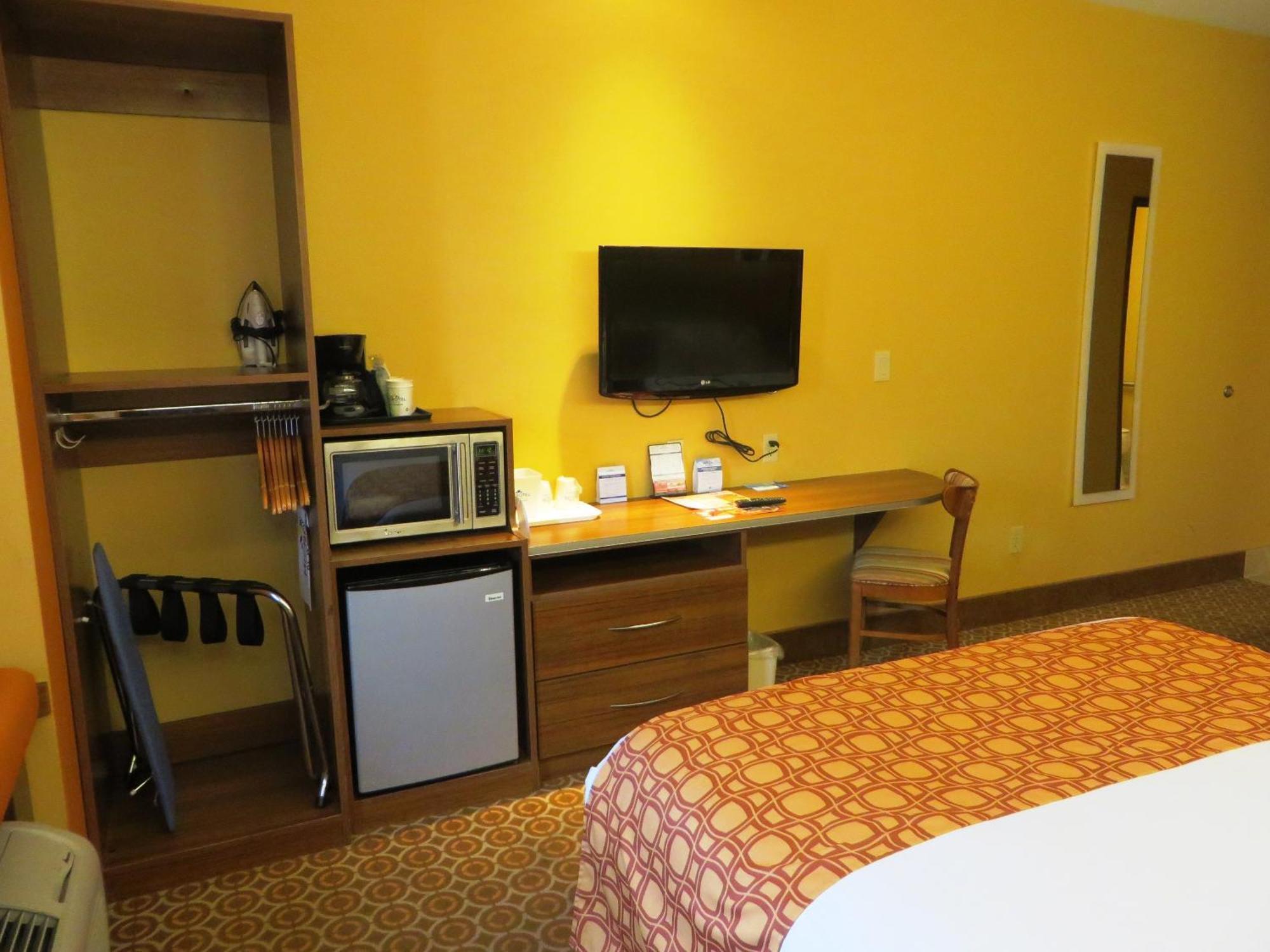 Microtel By Wyndham South Bend Notre Dame University Room photo